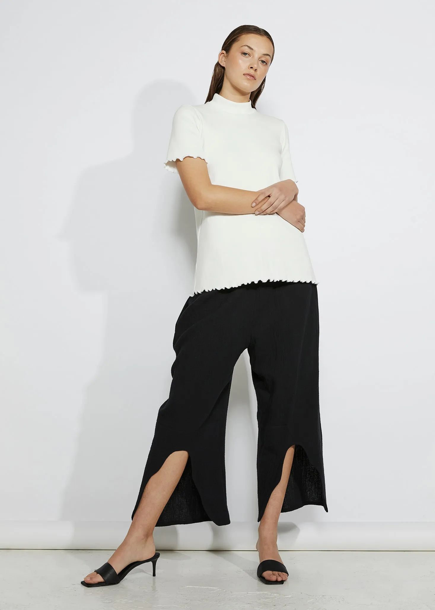 DISTORT CULOTTES [ Black Crinkle Cotton Wide Leg Pants, Wavy Cutout ]